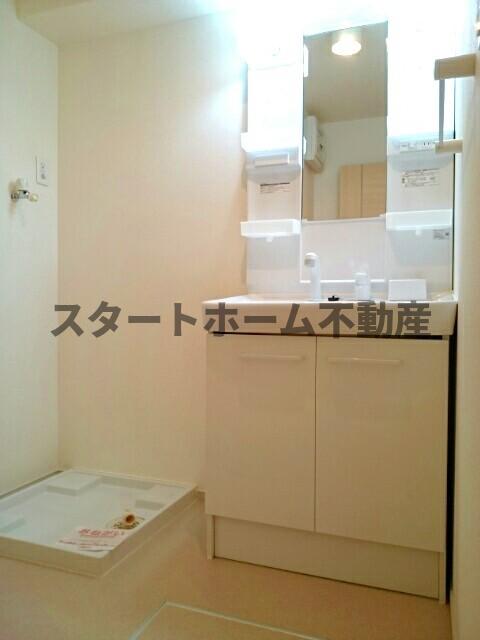 洗面設備　スペースが確保できる洗面所です