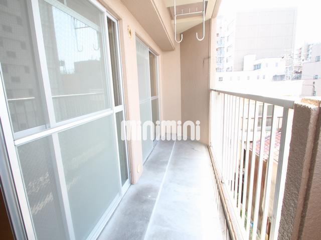 バルコニー　南向きで日当たりのいいリビングです