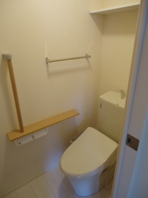 トイレ　温水洗浄便座付き