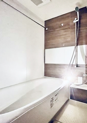 バス・シャワールーム　雨の日でも安心の浴室乾燥機付きです♪