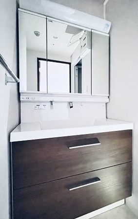 洗面設備　身支度に欠かせない独立洗面台♪