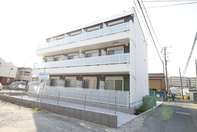 建物外観　２０１７年完成マンション