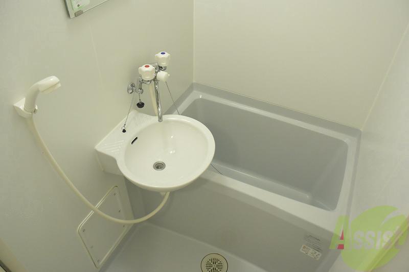 バス・シャワールーム　浴室乾燥機付きで雨の日も安心♪