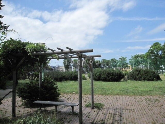 公園　篠路駅前西公園（公園）まで675m