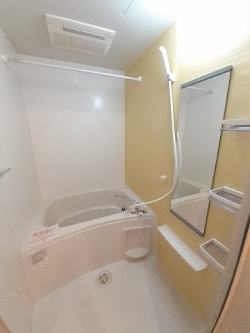 バス・シャワールーム　落ち着いた空間のお風呂です