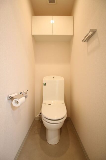 トイレ　※別室の参考写真の為、現況優先です。