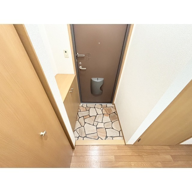 玄関　玄関（同仕様タイプ・現況優先）