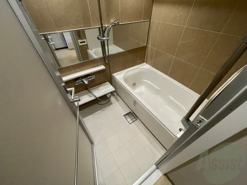 バス・シャワールーム　お風呂になります。一日の疲れを癒してくださいね。