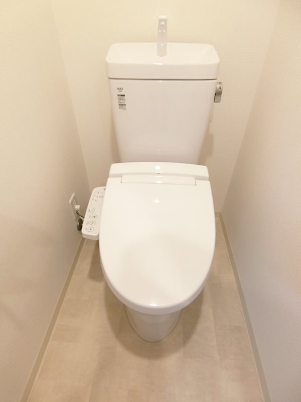 トイレ　温水洗浄便座
