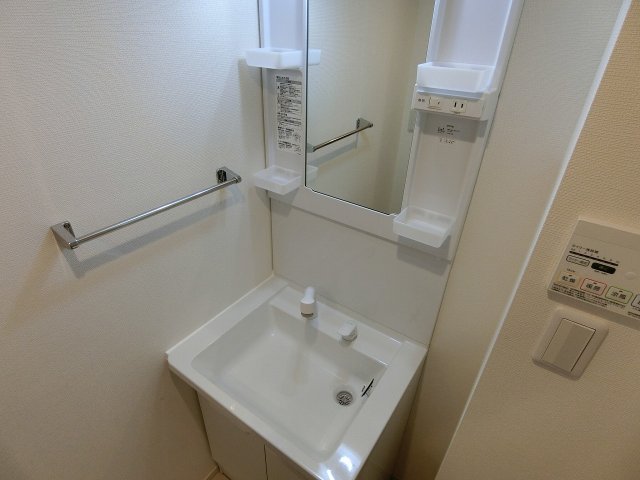 洗面設備　同タイプ反転