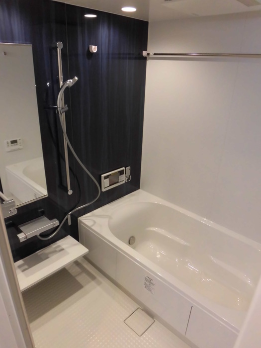 バス・シャワールーム　追い焚き・浴室乾燥機付きのお風呂です♪