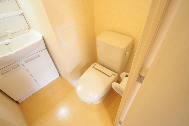 トイレ　※別室の参考写真の為、現況優先です。