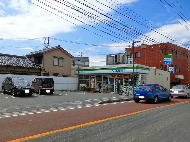 コンビニ　ファミリーマート 市川八幡店（コンビニ）まで200m