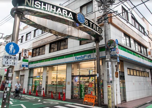 コンビニ　ファミリーマート幡ヶ谷駅南店（コンビニ）まで438m