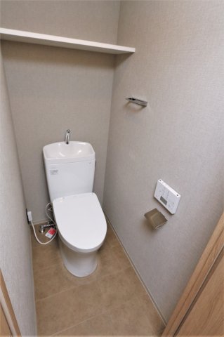 トイレ　参考写真（同物件別部屋）