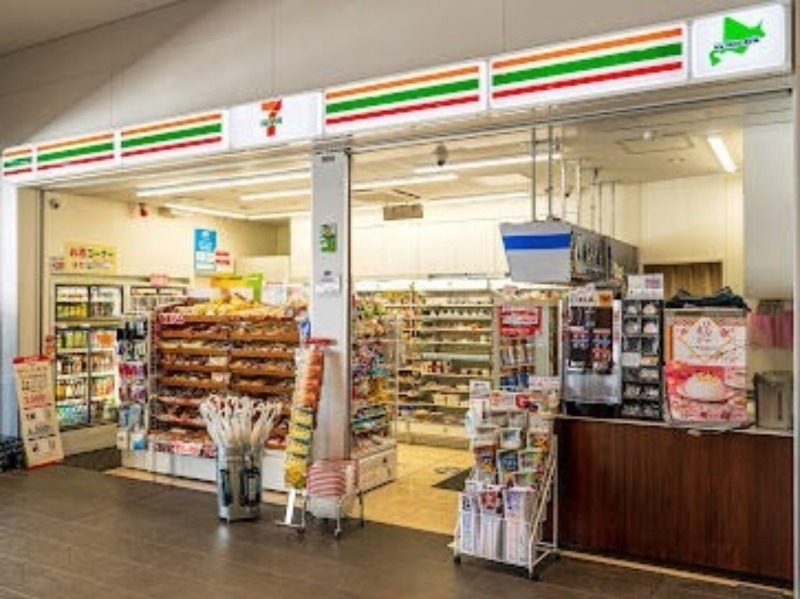 コンビニ　セブンイレブン北海道ST苗穂店（コンビニ）まで712m