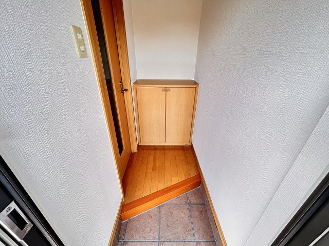 玄関　103号室写真