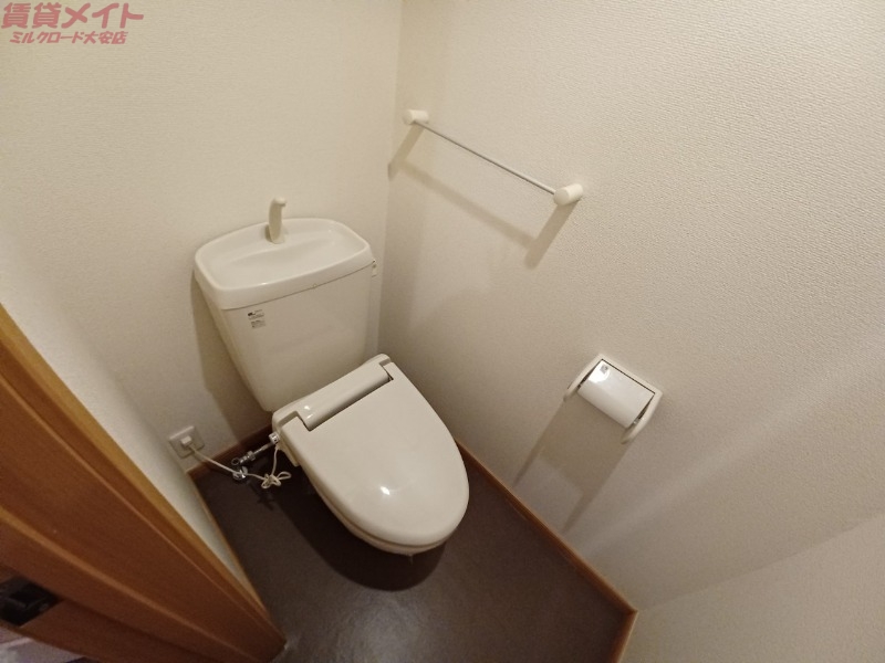 トイレ　同型参考写真