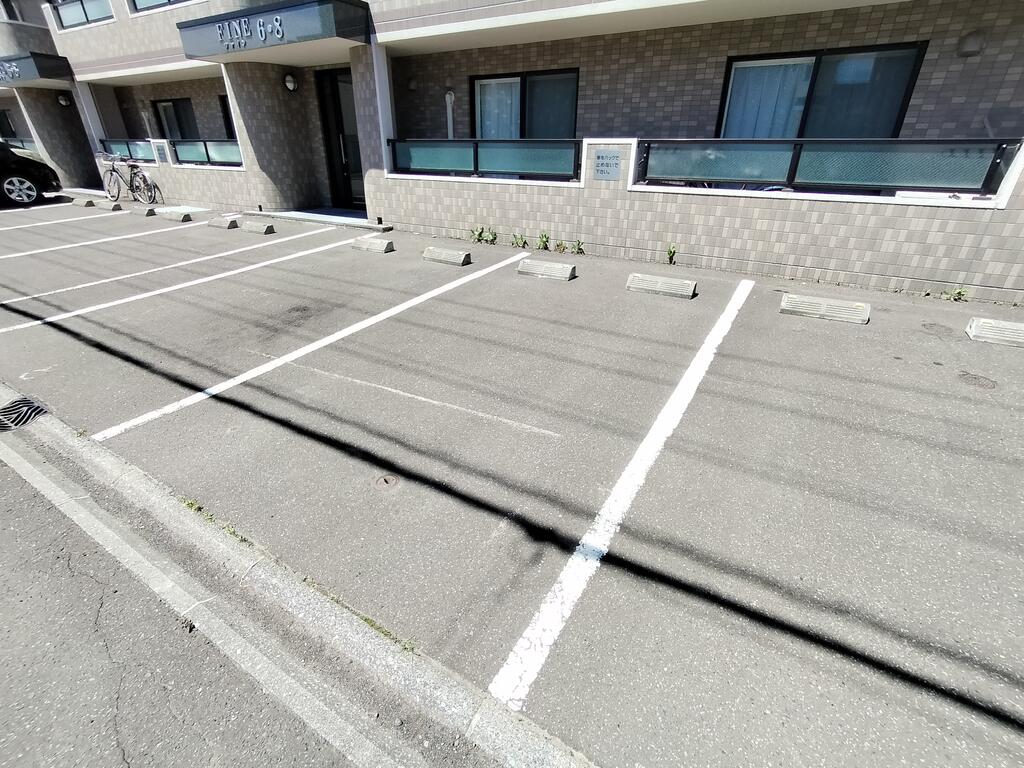 駐車場　お車が停めやすそうな駐車場です♪