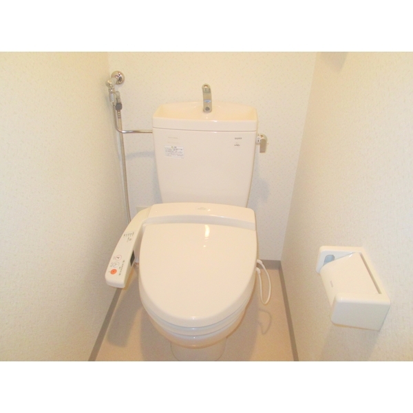 トイレ　嬉しいウォシュレット付きのトイレ！便座温かいですよ♪