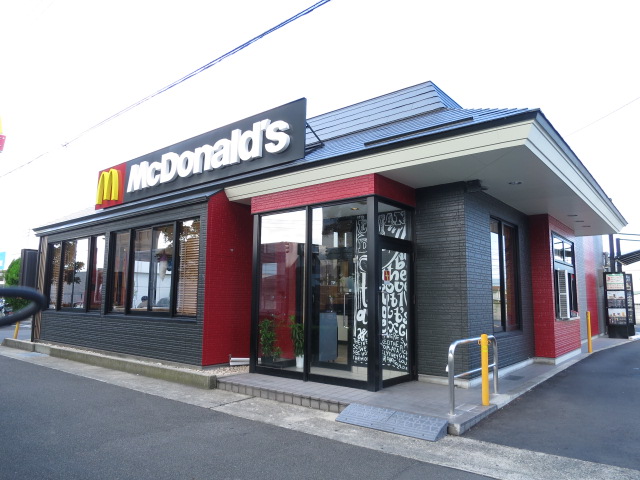 飲食店　マクドナルド11号高松バイパス店（飲食店）まで240m