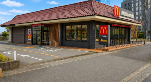 飲食店　マクドナルド 246御殿場店（飲食店）まで232m