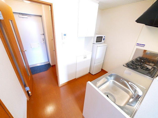 その他　キッチンにもスペースがあり、調理しやすいです