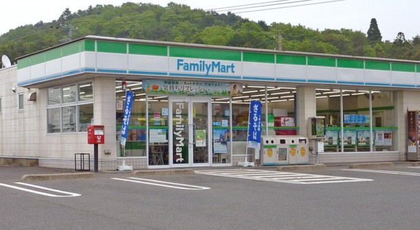 コンビニ　ファミリーマート 日本橋浜町店（コンビニ）まで608m