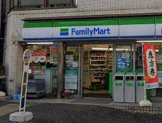 コンビニ　ファミリーマート横浜石川町店（コンビニ）まで104m