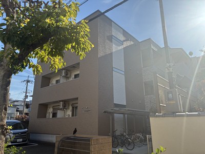 建物外観　防犯カメラ・オートロック付きで安心！