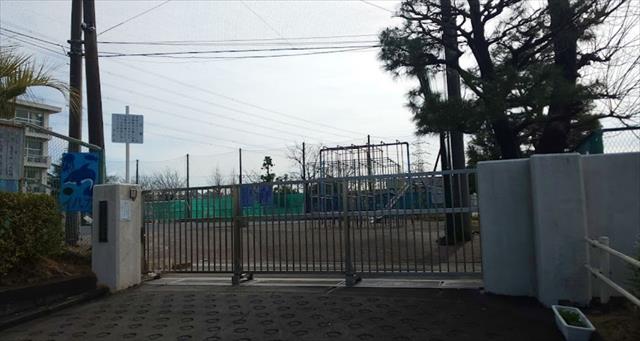 小学校　横浜市立名瀬小学校（小学校）まで733m