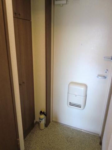 玄関　※別部屋の参考写真です。