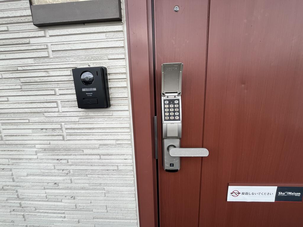 カーサレイールEの玄関写真