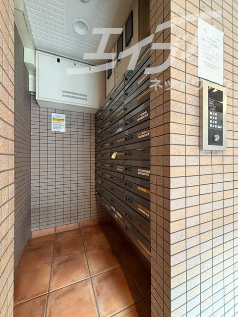 地下鉄御堂筋線 東三国駅 徒歩5分 10階建 築27年の外観写真