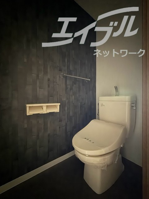 地下鉄御堂筋線 東三国駅 徒歩5分 10階建 築27年のトイレ写真