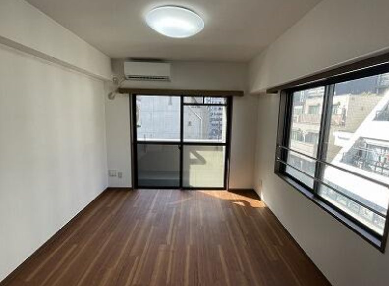 都営三田線 芝公園駅 徒歩4分 8階建 築28年の居間写真
