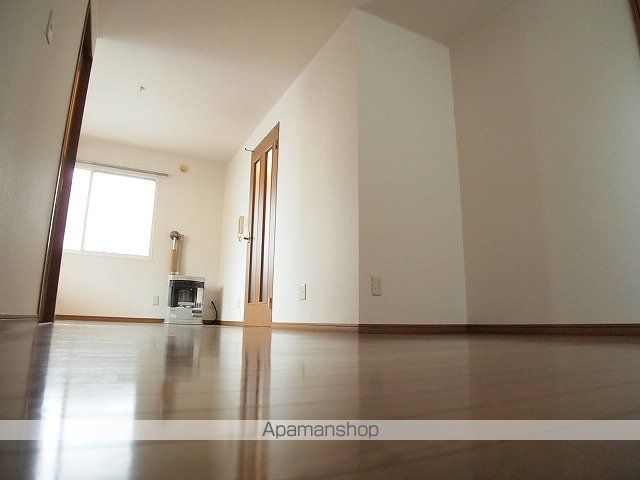 クレセント澄川の居間写真