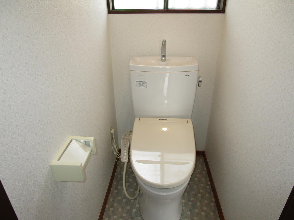 東七栄貸家のトイレ写真