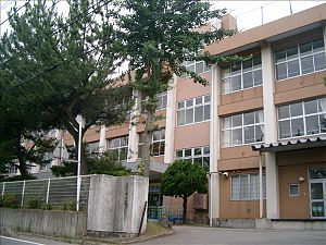 【アンソレイエ　IIの小学校】