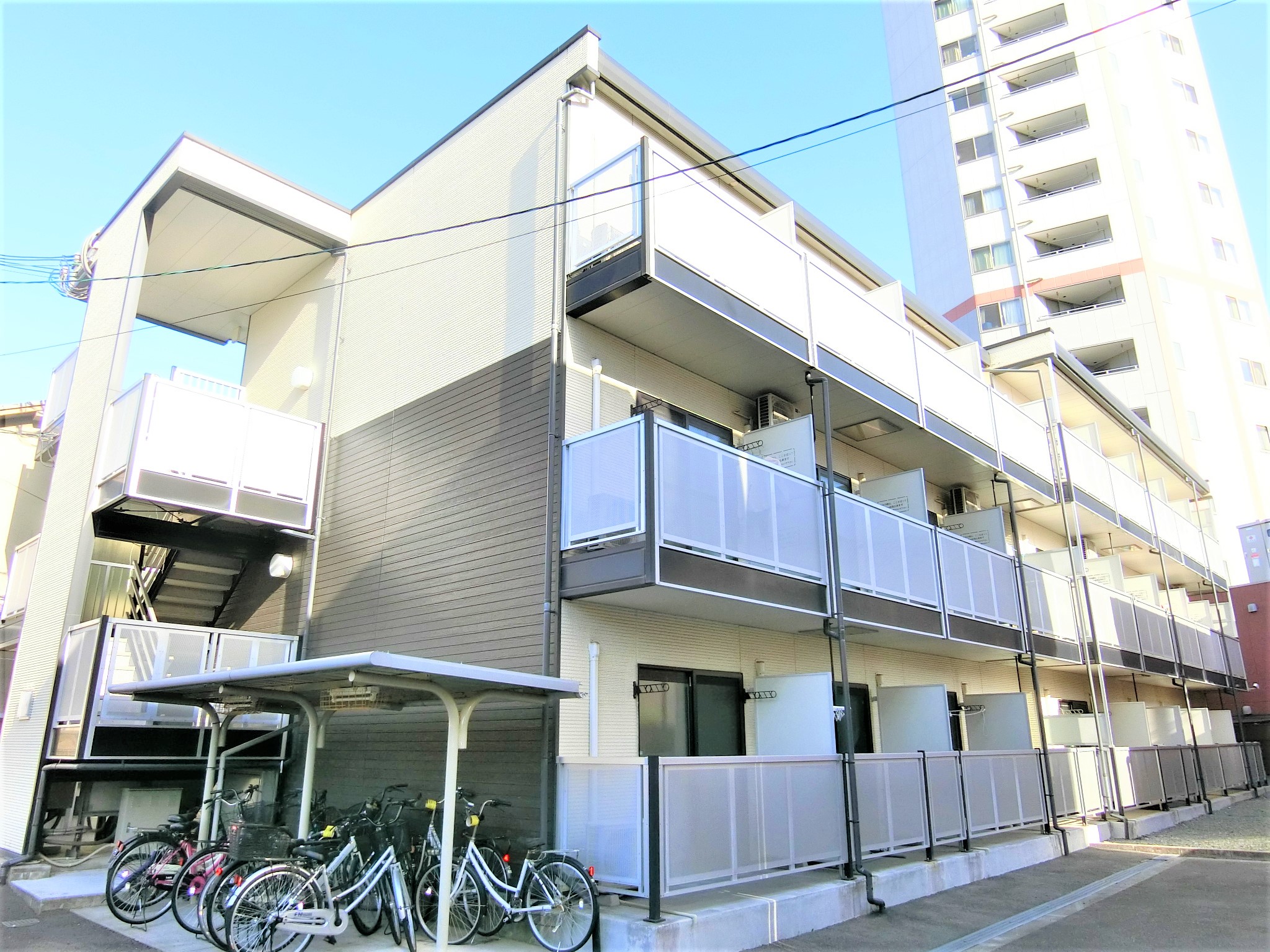 大阪市住吉区長居西のマンションの建物外観