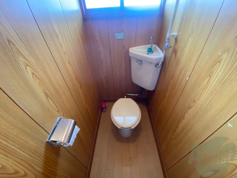 トイレ　こちらはトイレです。清潔感があり、安心して使用できます。