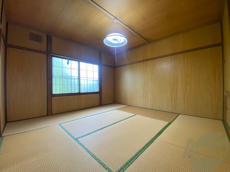 その他部屋・スペース　寝室はこちらです。光が差し込む、温かみのあるお部屋です。
