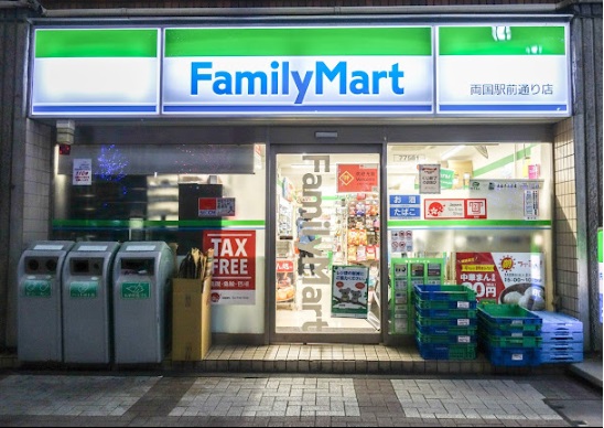 コンビニ　ファミリーマート両国駅前通り店（コンビニ）まで315m