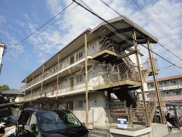 京都市西京区牛ケ瀬林ノ本町のマンションの建物外観