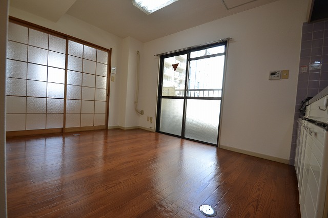 居室・リビング　ワンフロア２世帯：全戸角部屋です