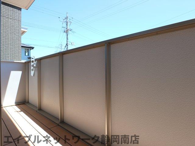 バルコニー　暖かな日差しのふりそそぐバルコニー