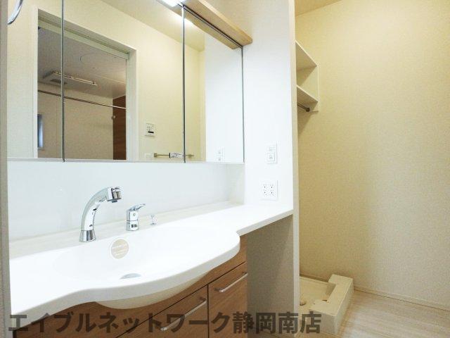 洗面設備　スペースが確保できる洗面所です