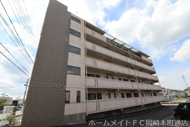 額田郡幸田町大字横落のマンションの建物外観