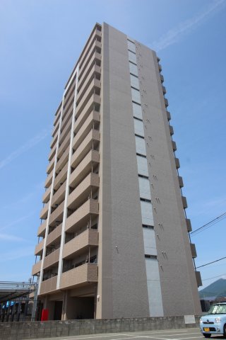 【熊本市南区島町のマンションの建物外観】