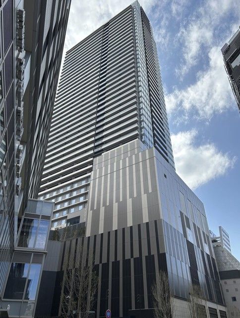 【横浜市神奈川区鶴屋町のマンションの建物外観】